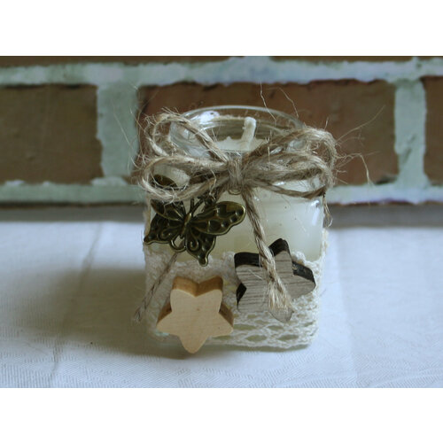 Свеча в стеклянном сосуде квадратная