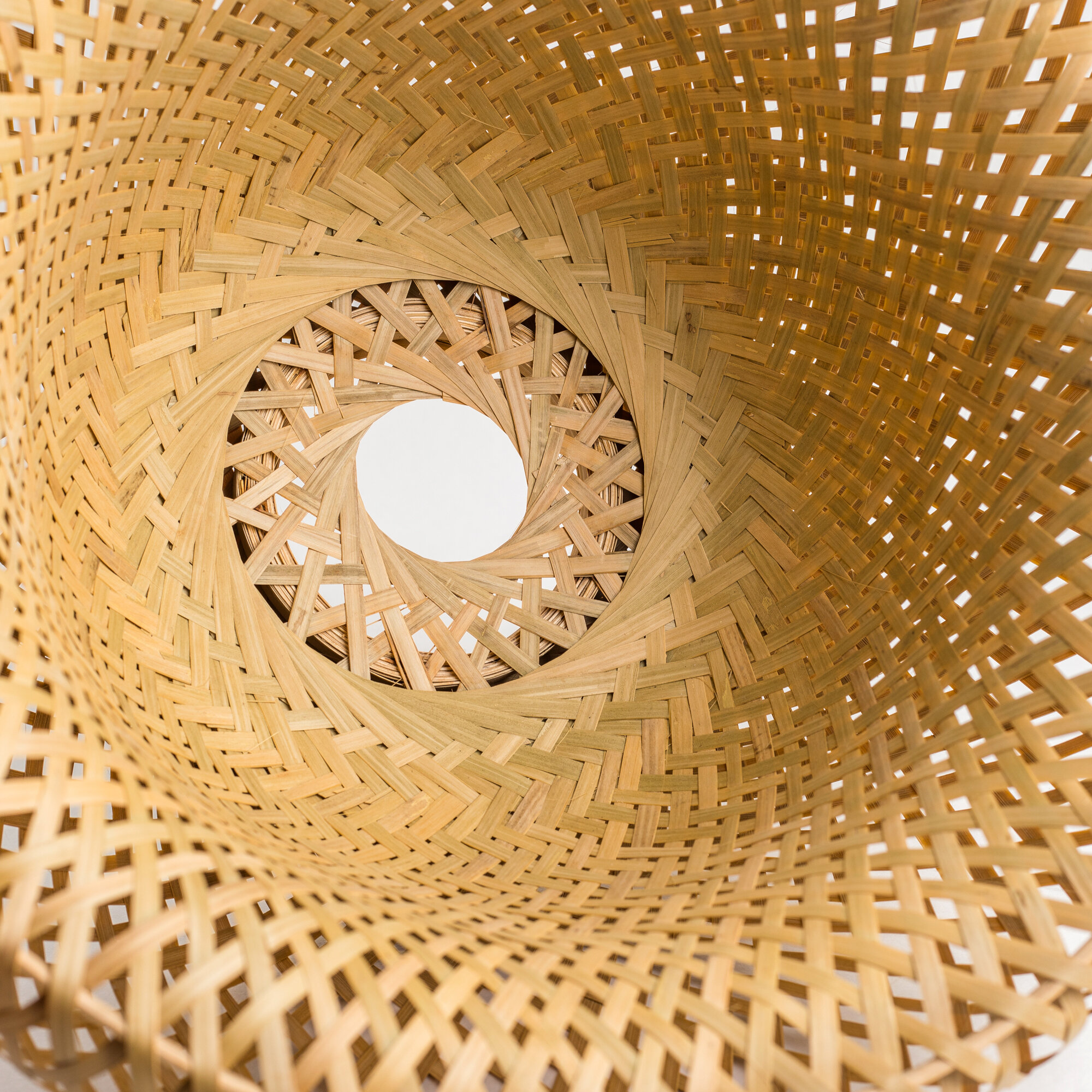 Абажур плетеный из бамбука, D 36 см - фотография № 2