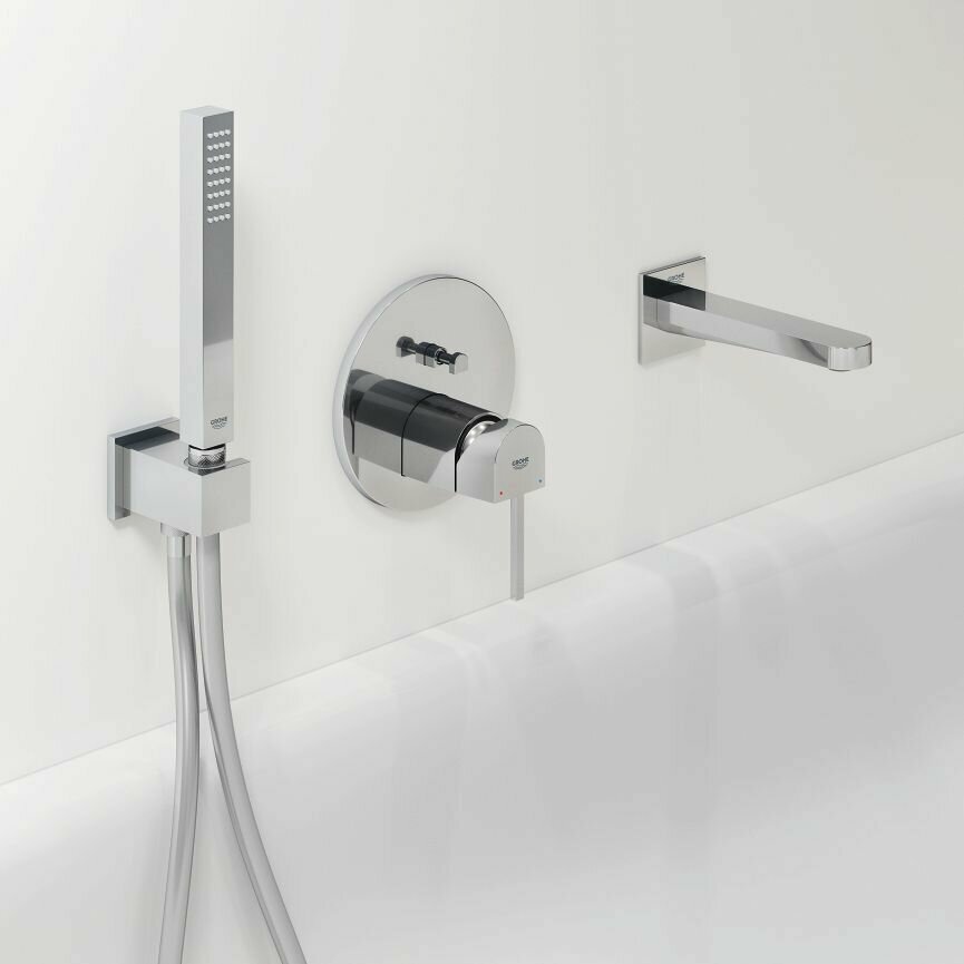 Душевой набор с изливом для ванны и душевым гарнитуром Grohe Plus Германия