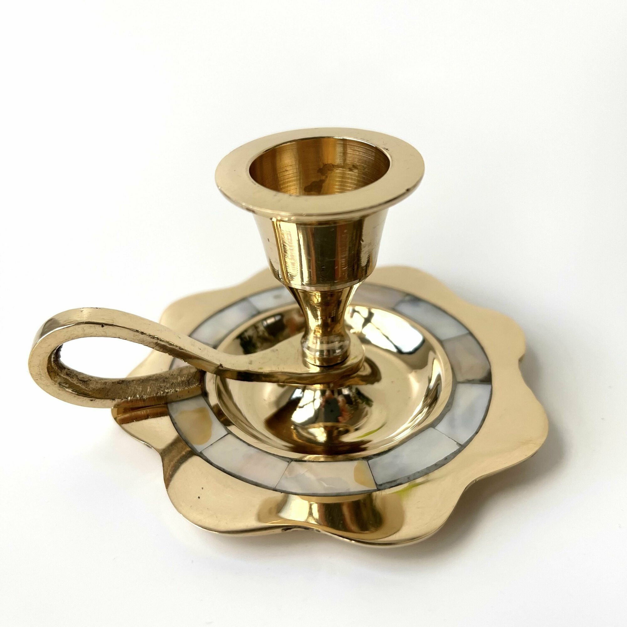 фото Подсвечник с ручкой для стандартной свечи, латунь, перламутр, диаметр 8см, высота 5см