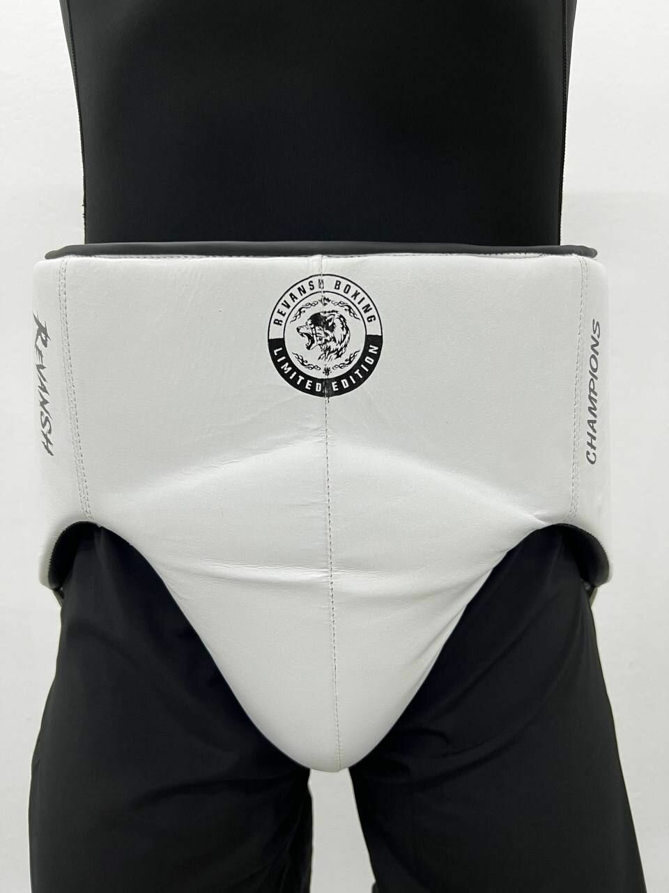 Бандаж спортивный для бокса из натуральной кожи боксерский пояс защитный REVANSH WHITE BLACK