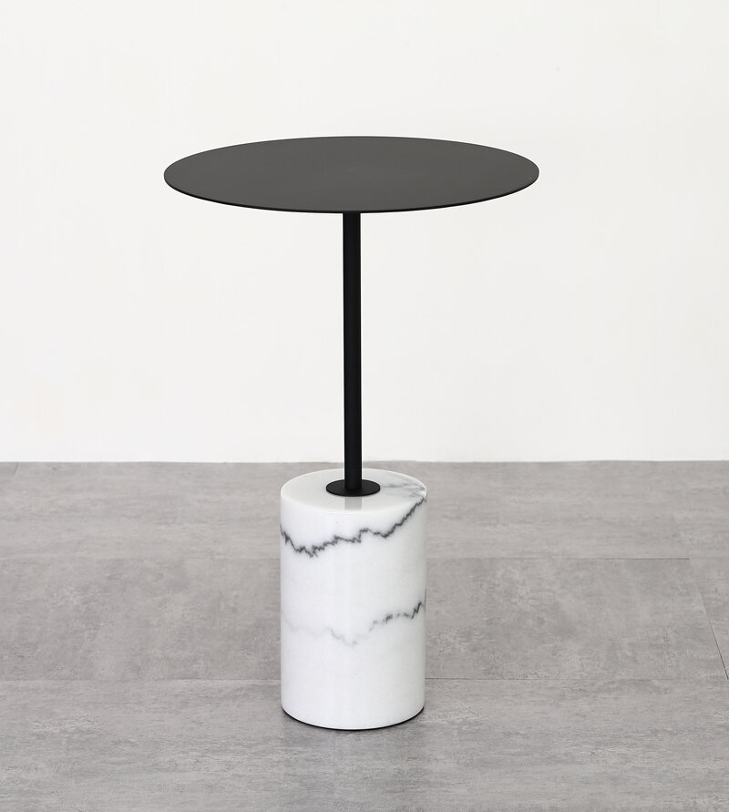 Кофейный столик на ножке из белого мрамора в виде цилиндра (черный металл, белый камень)
