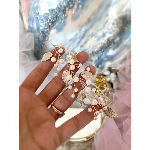 Заколка свадебная для волос из бусин жемчуга и листиков веточка в прическу гребень