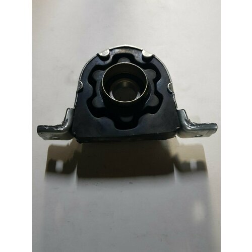 Опора (подушка) карданного вала (нового образца) Г3302 (в сборе с подшипником и кронштейном)