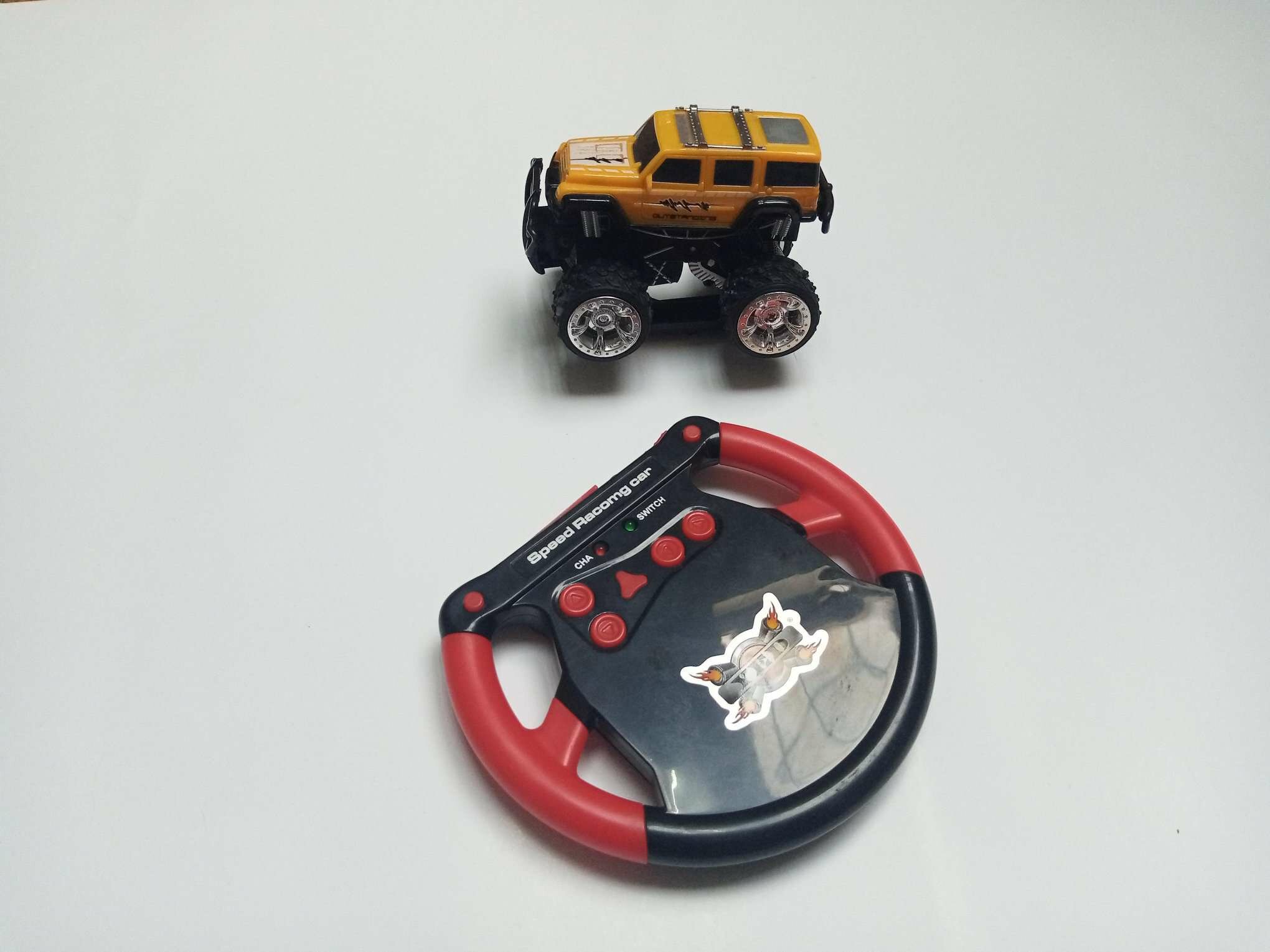 Машинка на радиоуправлении, 1:43, внедорожная, коллекционная, для детей 9-14 лет, жёлтая