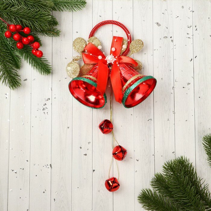 Украшение новогоднее "Уютная сказка" кольцо колокольчики шарики, 13х32 см, красно-золотой - фотография № 1