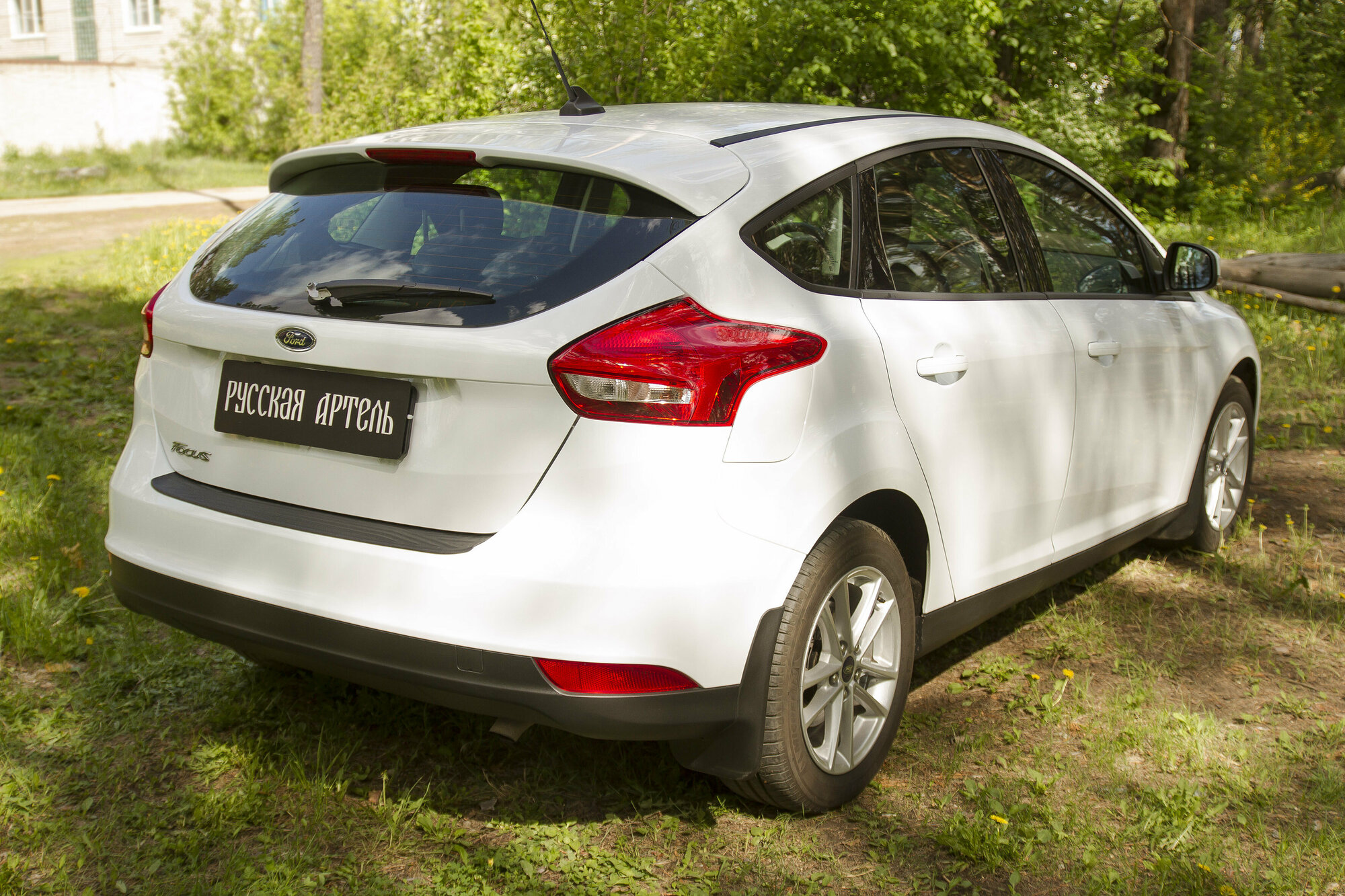 Накладка на задний бампер Ford Focus III (рестайлинг) 2014 - 2019 — фото 5