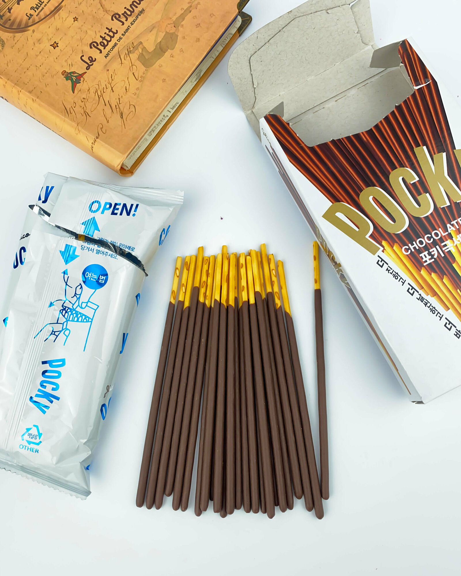 Печенье "Палочки Pocky" Поки SUPERFINE - Супер тонкие, с шоколадом, 2шт, Корея / Корейские сладости - фотография № 3