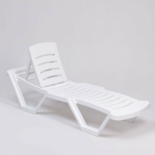 Шафран Шезлонг Новый Свет 187 х 63 х 43 см белый 11463₽