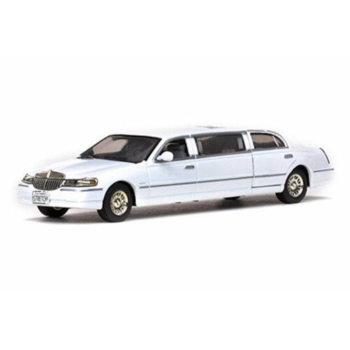 Lincoln limousine 2000 white