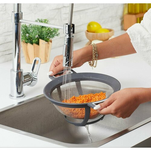 Сито с пластиковыми ручками 24 см