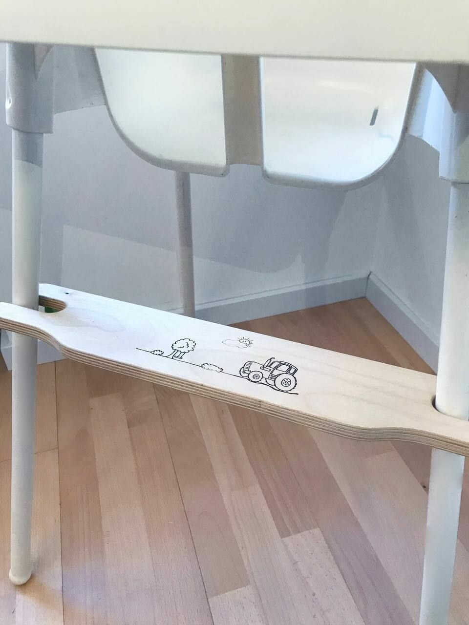 фото Подножка для детского стульчика IKEA с принтом ( трактор )