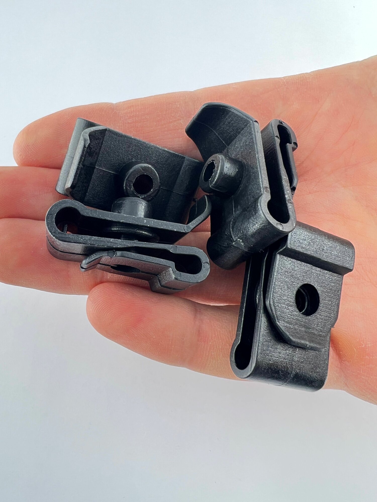 Клипсы пластиковые под саморез — фото 1