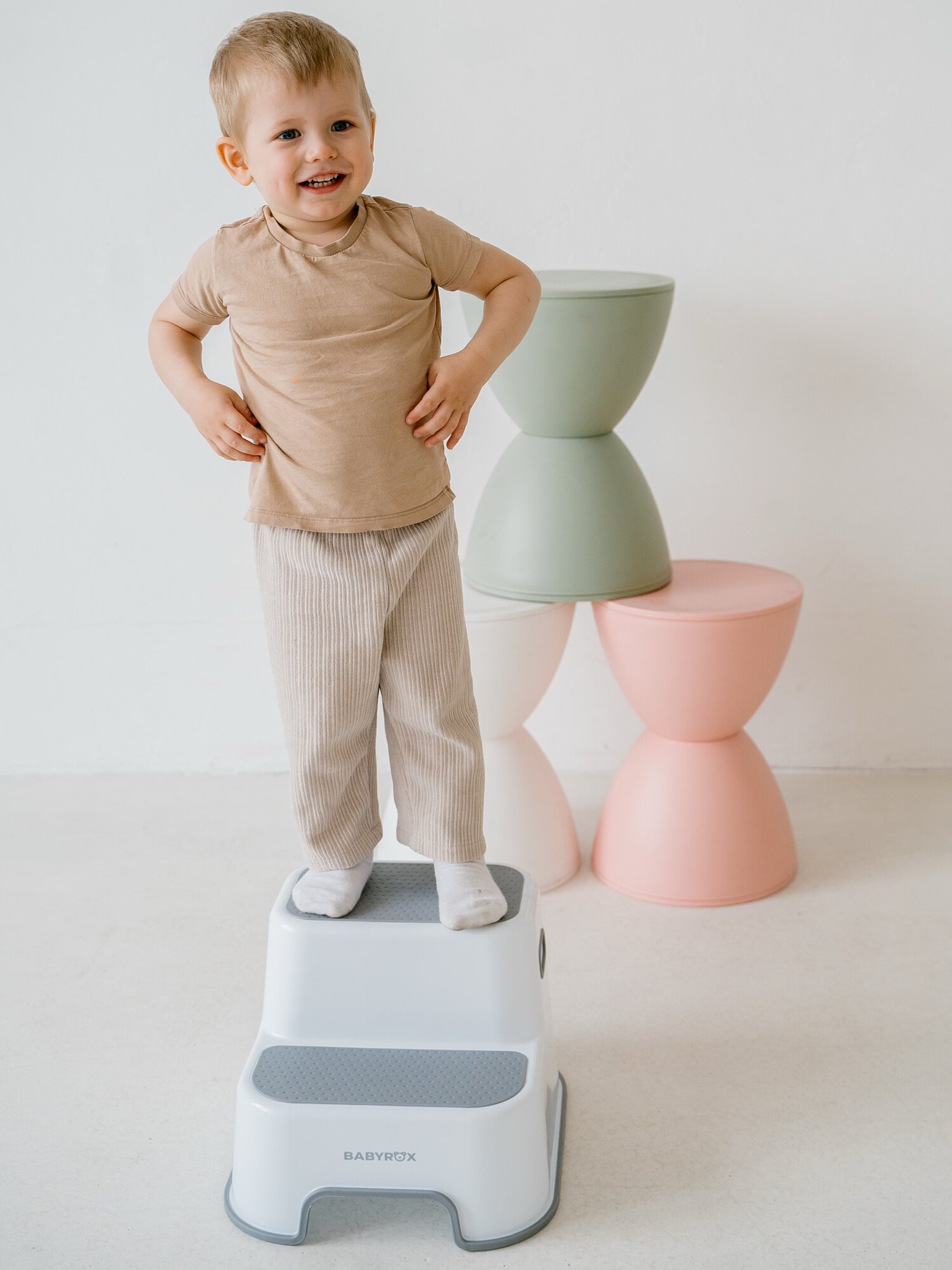 Стульчик-подставка двухступенчатый BABYROX, до 100кг, нескользящий, белый — фото 1
