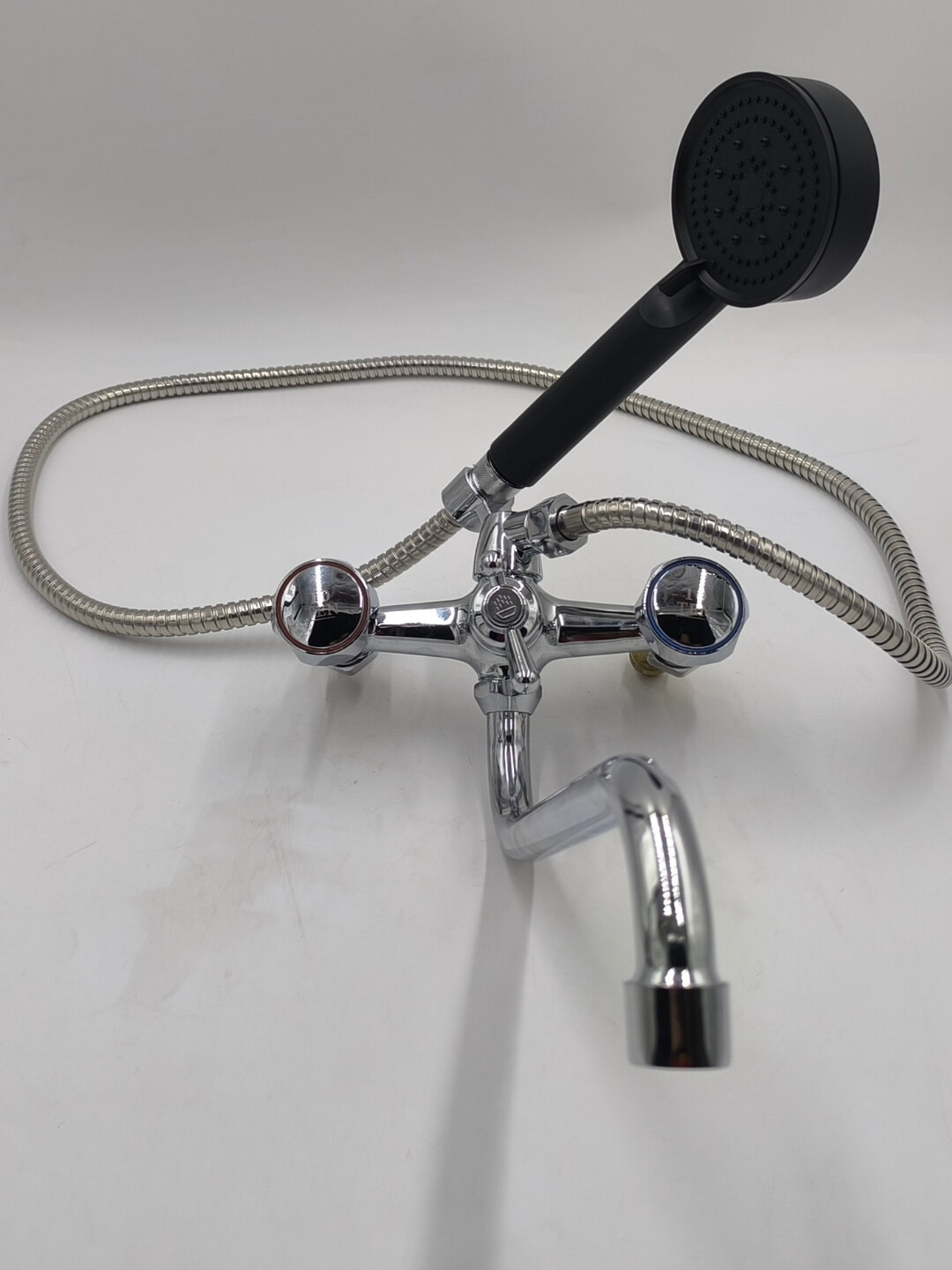 Смеситель для ванны 10 TEN, полуоборотный, качество и надежность — фото 1