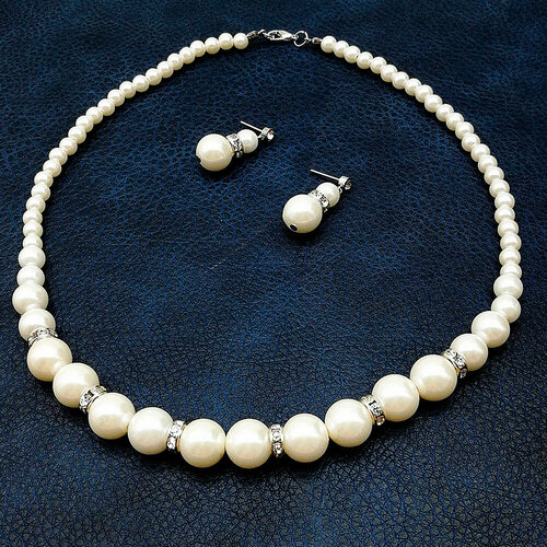 фото Комплект бижутерии sergio meloni жемчужный набор украшений свадебныый серьги и колье: колье, серьги, кристалл, размер колье/цепочки 40 см, белый