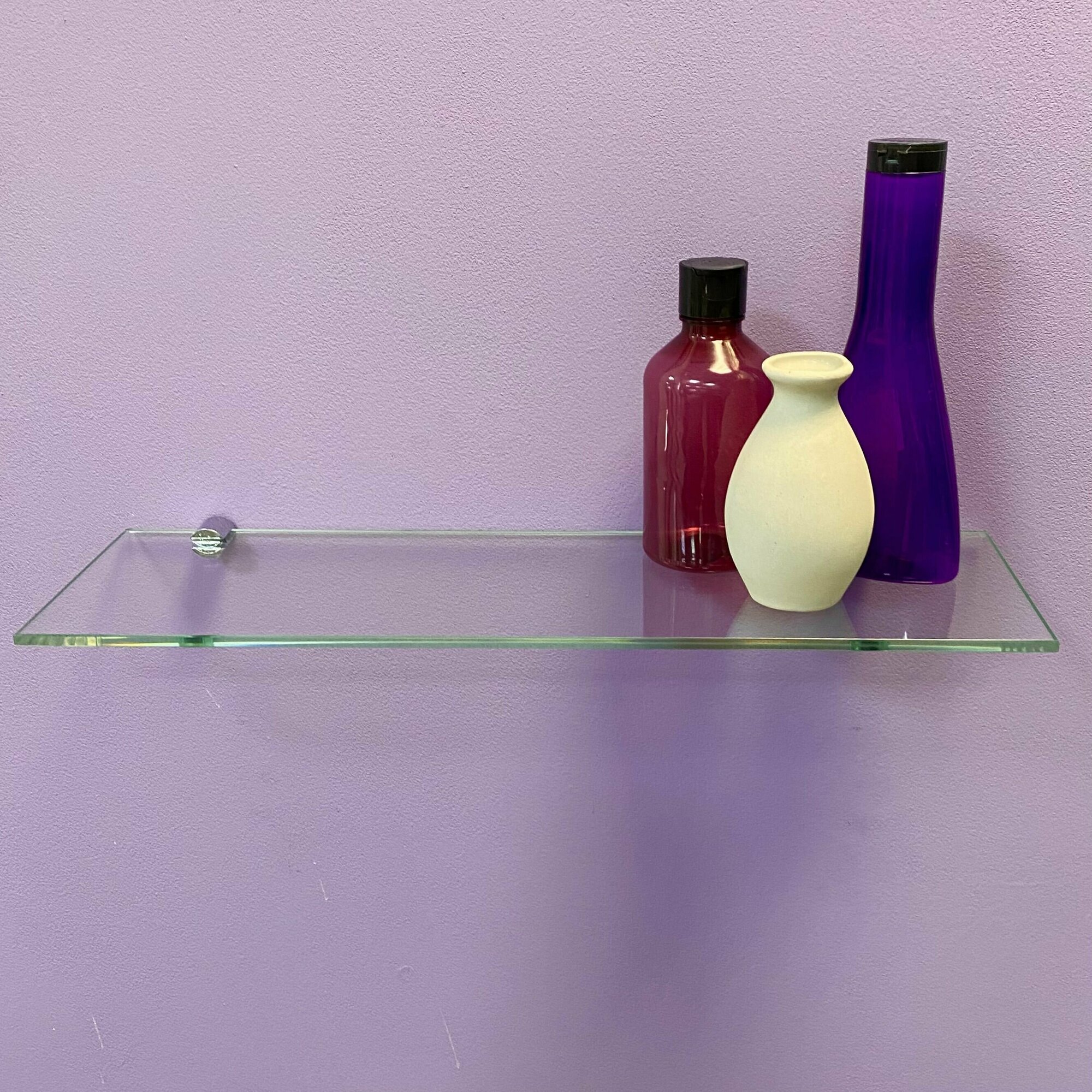 фото Полка настенная стеклянная прямоугольная прозрачная 55х10 см из стекла 4 мм, 1 штука с креплениями