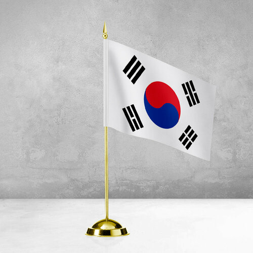 Настольный флаг Южной Кореи на пластиковой подставке под золото флаг настольный флажок южной кореи 22 х 14 см без подставки