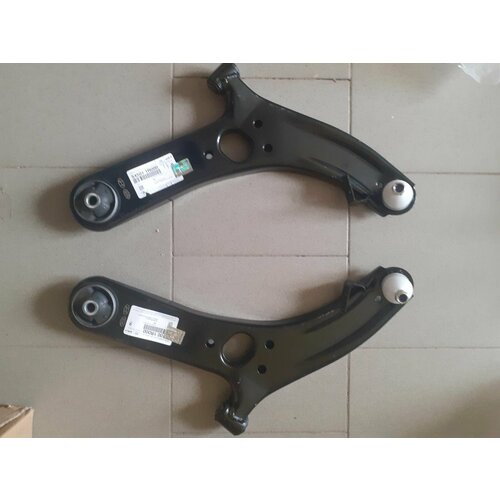 Рычаги передние левый и правый Хёндай Солярис Киа Рио 3 2011-2017 оригинал корея в сборе с шаровой и сайлентблоками комплект на перед 17300₽