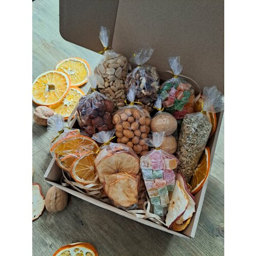 Подарочный набор с орехами и сухофруктами подарочный бокс с мёдом орехами и сухофруктами 0693