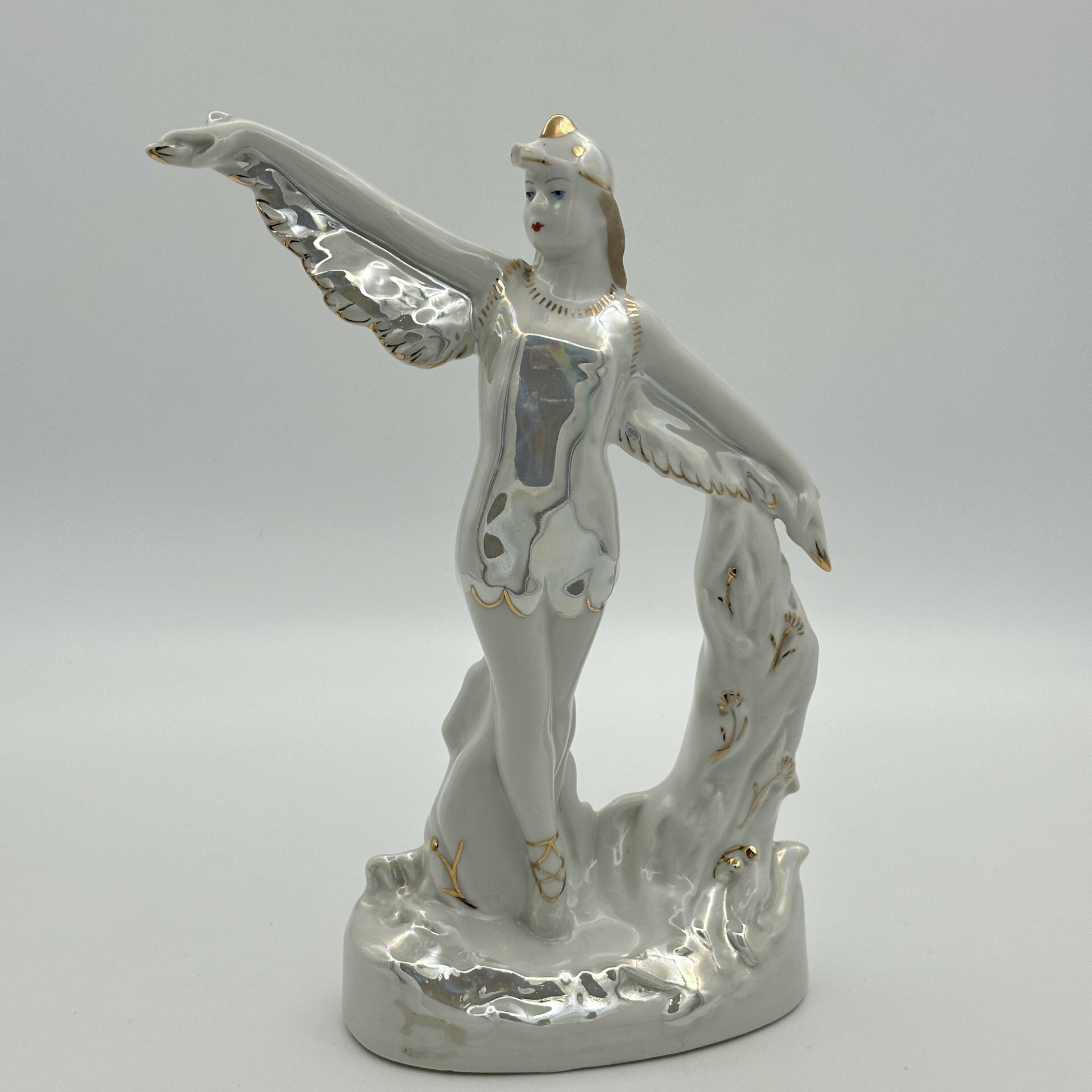 фото Статуэтка "Балерина в роли аиста", скульптор М. Интизарян, фарфор, роспись, люстр