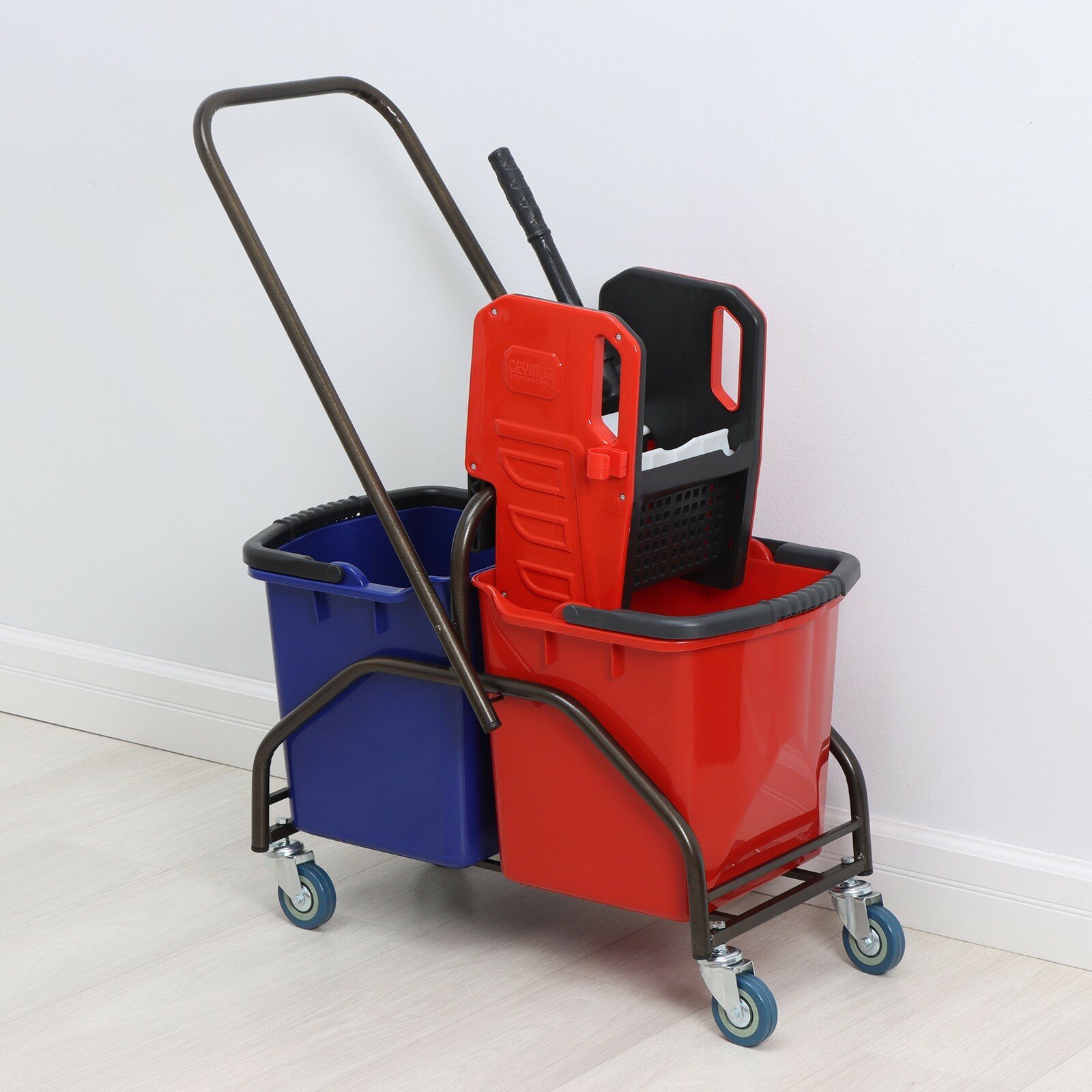 фото Тележка уборочная двухведерная для уборки помещений с отжимом, 2×25 л