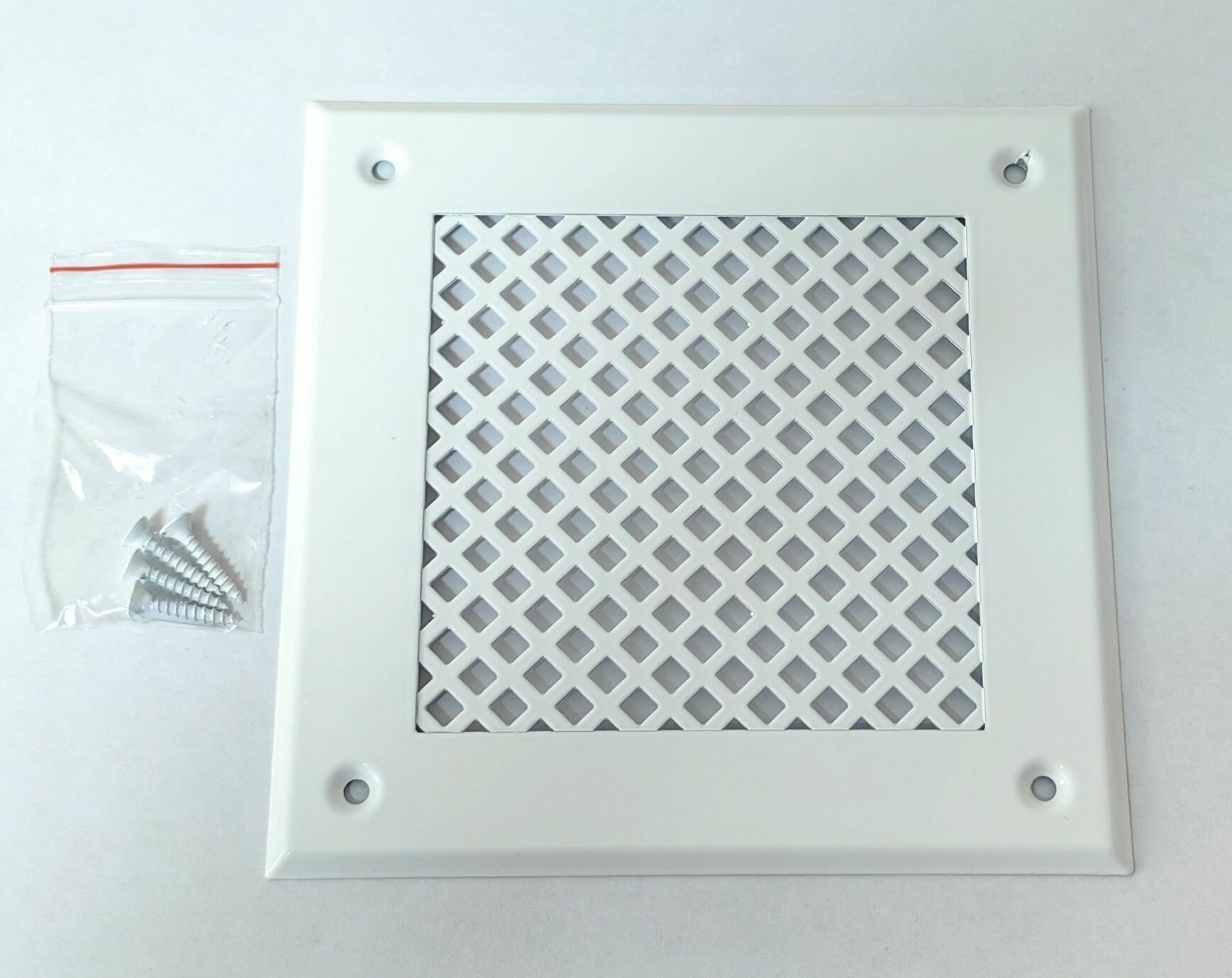 Вентиляционная решетка металлическая 150х150 мм тип перфорации Ромб (Qg 5-8) цвет белый