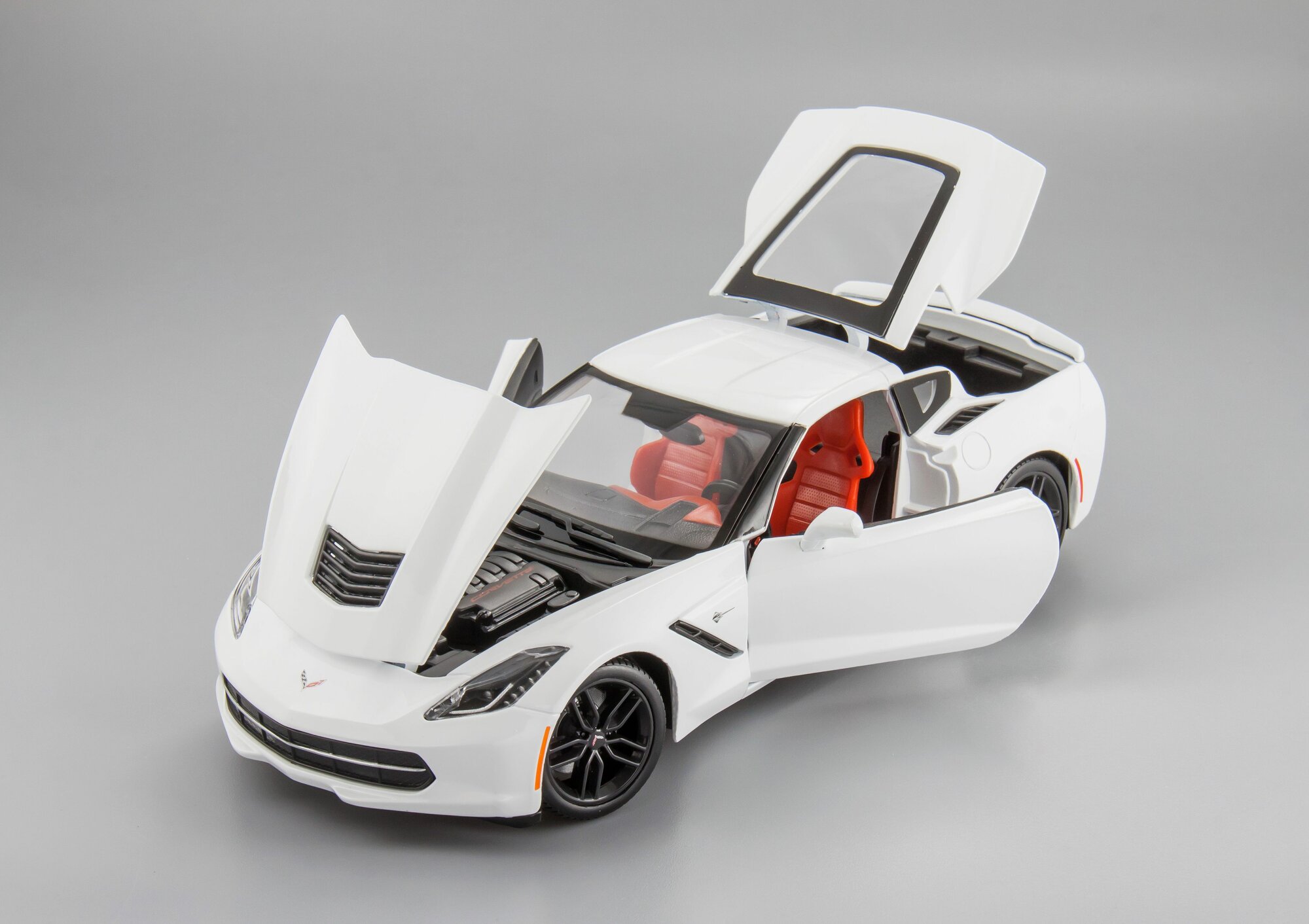 Коллекционная масштабная модель 1:18 Chevrolet Corvette Stingray Z51 2014 от Maisto — фото 1