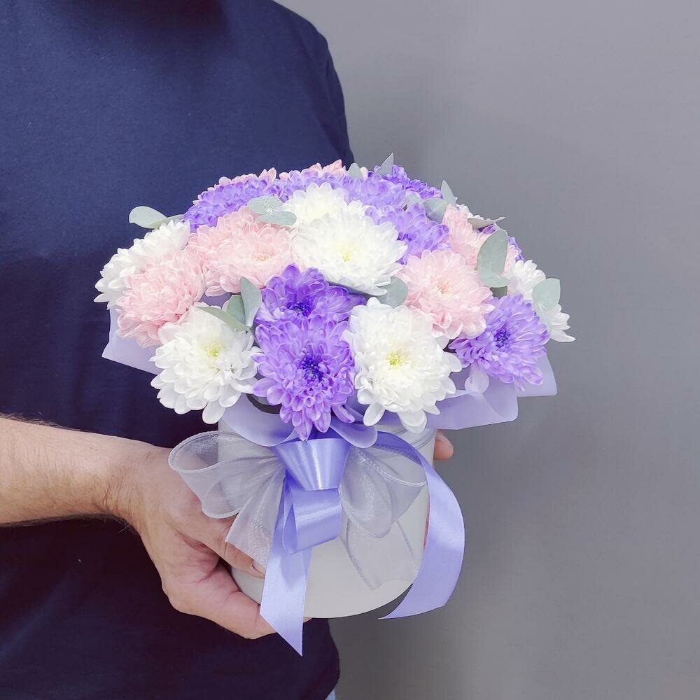 Композиция в коробке Цветочный ЛЕС 24 см фиолетовый/розовый/белый