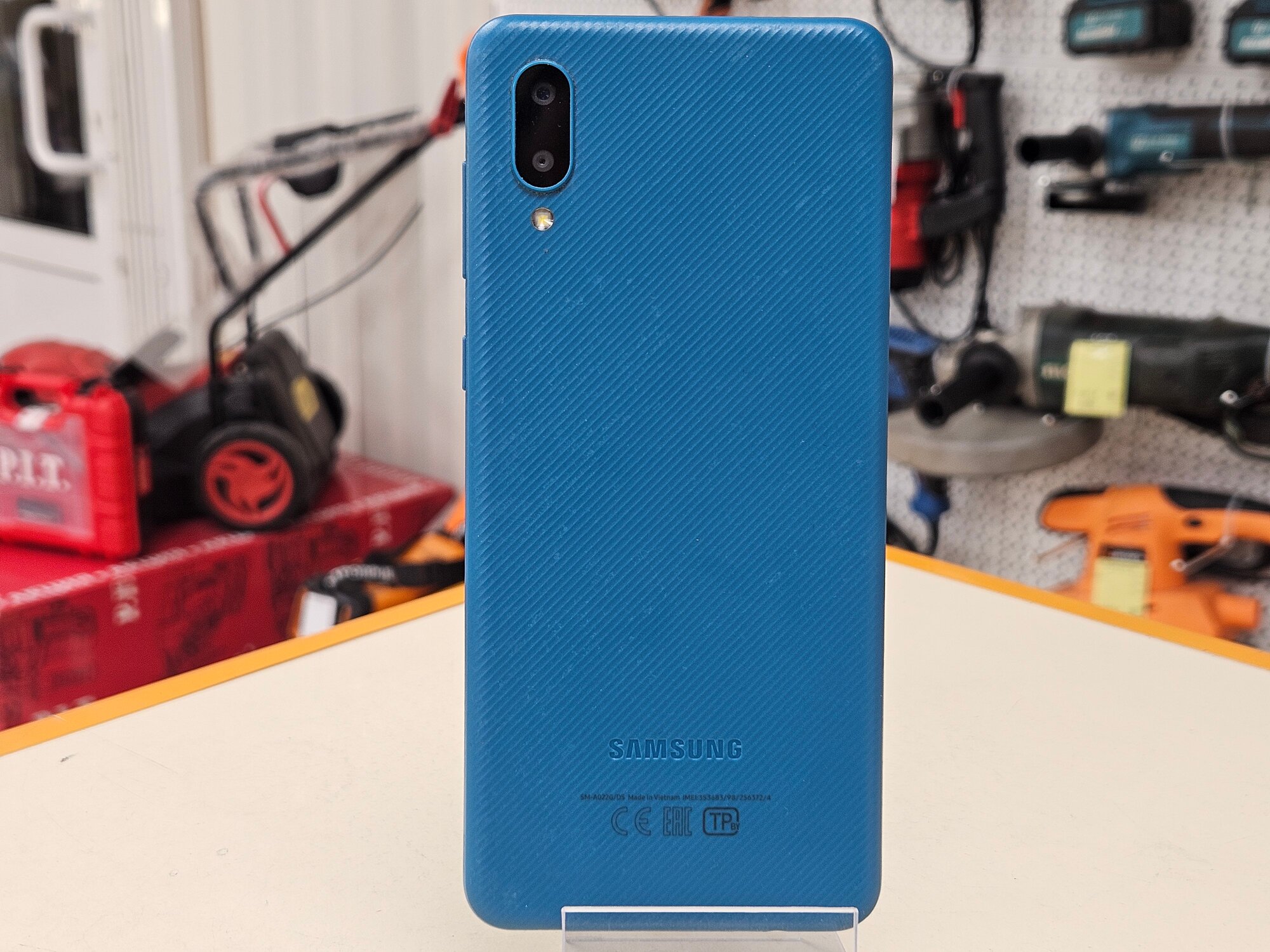 Смартфон Samsung Galaxy A02 2/32 ГБ RU, Dual nano SIM, синий, (Б/У), уценка