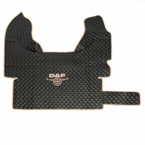 Ковры стеганые для грузовых автомобилей Daf XF-105 с 2006г (автомат), черный цвет с бежевой вышивкой и бежевым кантом. Экокожа - 3шт в комплекте (пассажир+водитель+шахта)