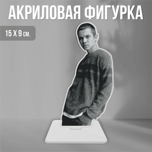 Акриловая фигурка декоративная / статуэтки для интерьера Слово пацана Пальто