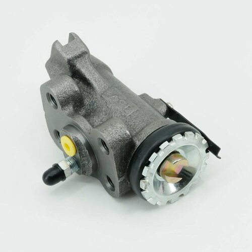 Рабочий тормозной цилиндр задний MAZDA TITAN 30*50, диаметр 32, с прокачкой правый, BGF