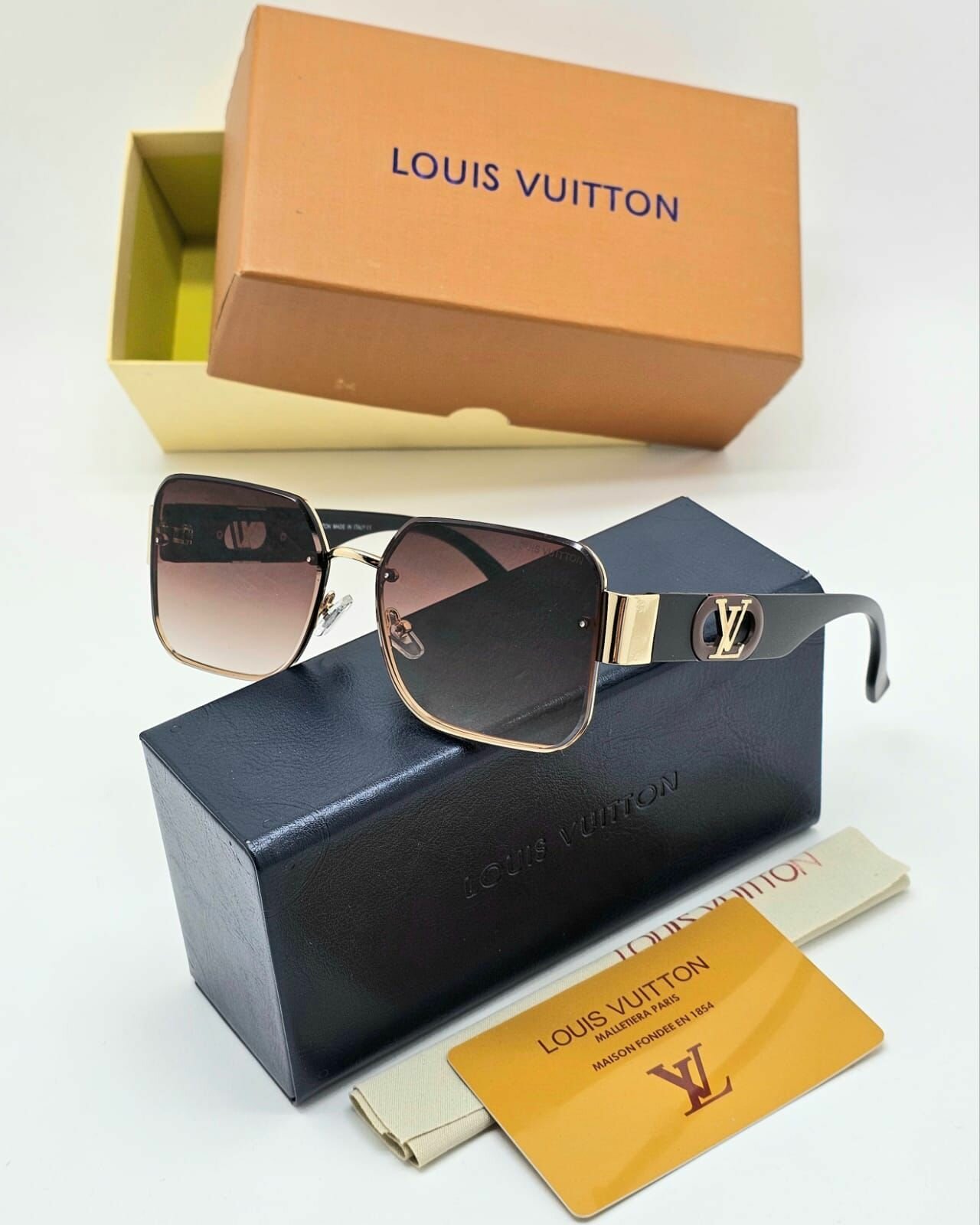 Солнцезащитные очки Louis Vuitton 