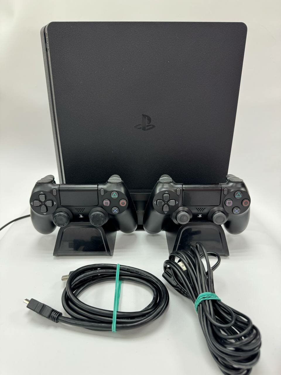 Игровая приставка Sony PlayStation 4 Slim 1000 ГБ HDD, без игр, 2 джойстика, черный