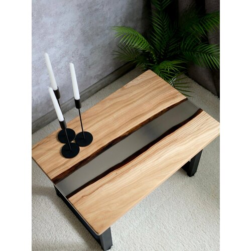 Стол журнальный Redwoodloft из массива карагача с эпоксидной смолой