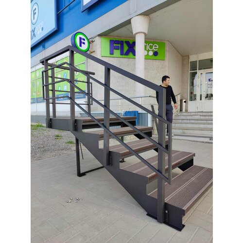 Лестница-крыльцо 3 ступени с площадкой без ДПК ограждения слева и торца 46800₽