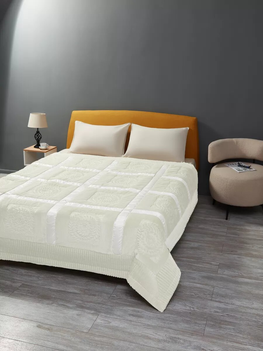 Плед 220х240 на диван Евро молочный