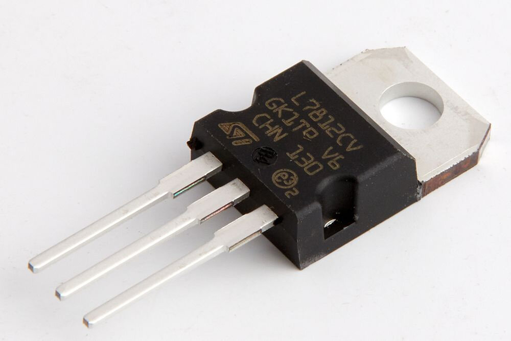 Стабилизатор напряжения L7812, +12 В / 1.5 А TO-220 корпусе,2шт