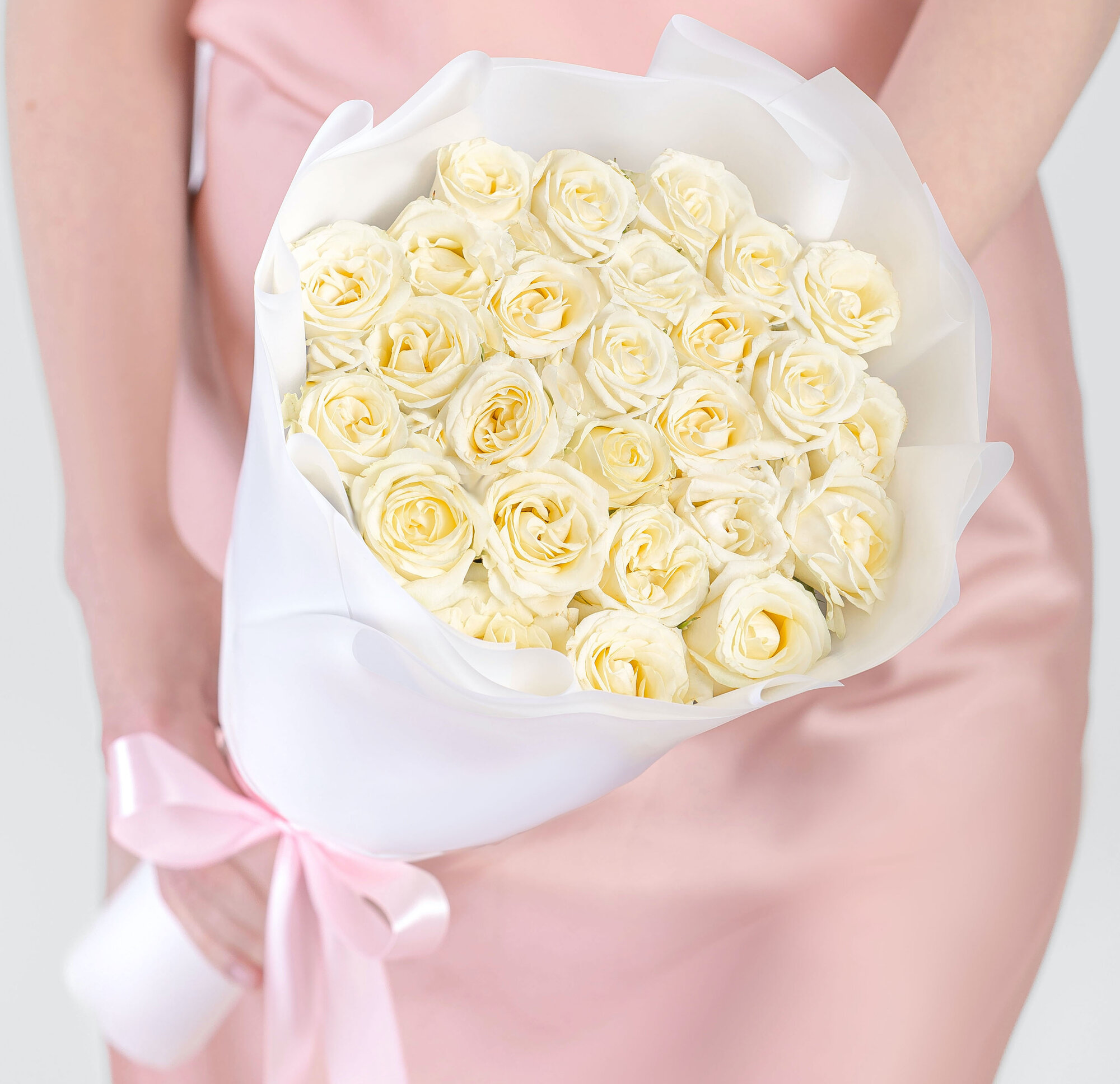 9 Белых Кустовых Роз Сноуфлейк (50 см)