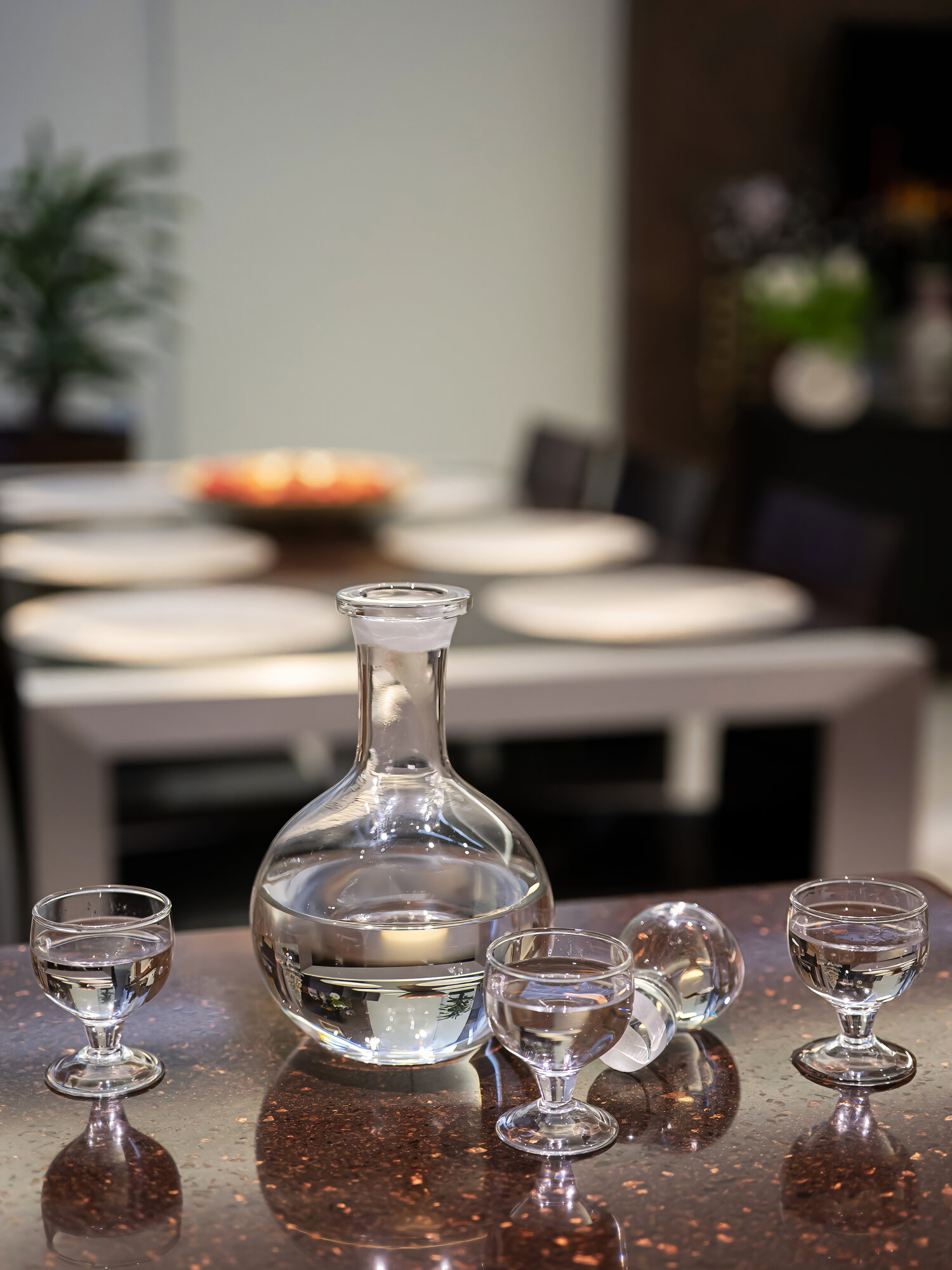 Стеклянный графин с крышкой для вина водки, коньяка 0,5 л. Неман 3109/0.5л — фото 1