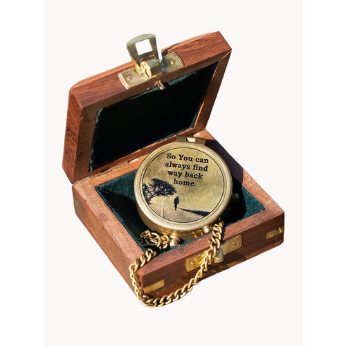 Компас на цепочке с изображением 