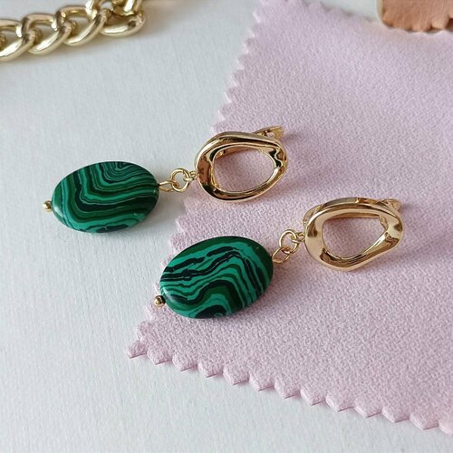 Серьги MS.MIRA, малахит, размер 40 мм, зеленый, золотой