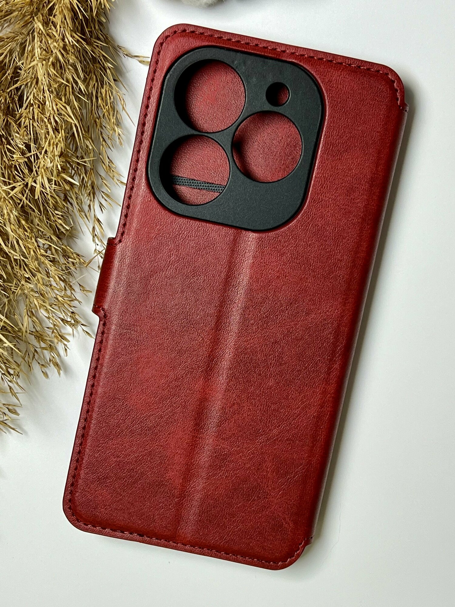 Чехол книжка для Tecno Spark 20/Spark 20C/Go 2024 c магнитной застежкой/Техно Спарк 20/Спарк 20Ц/Гоу 2024 c хлястиком и отделением под карты, красный — фото 1