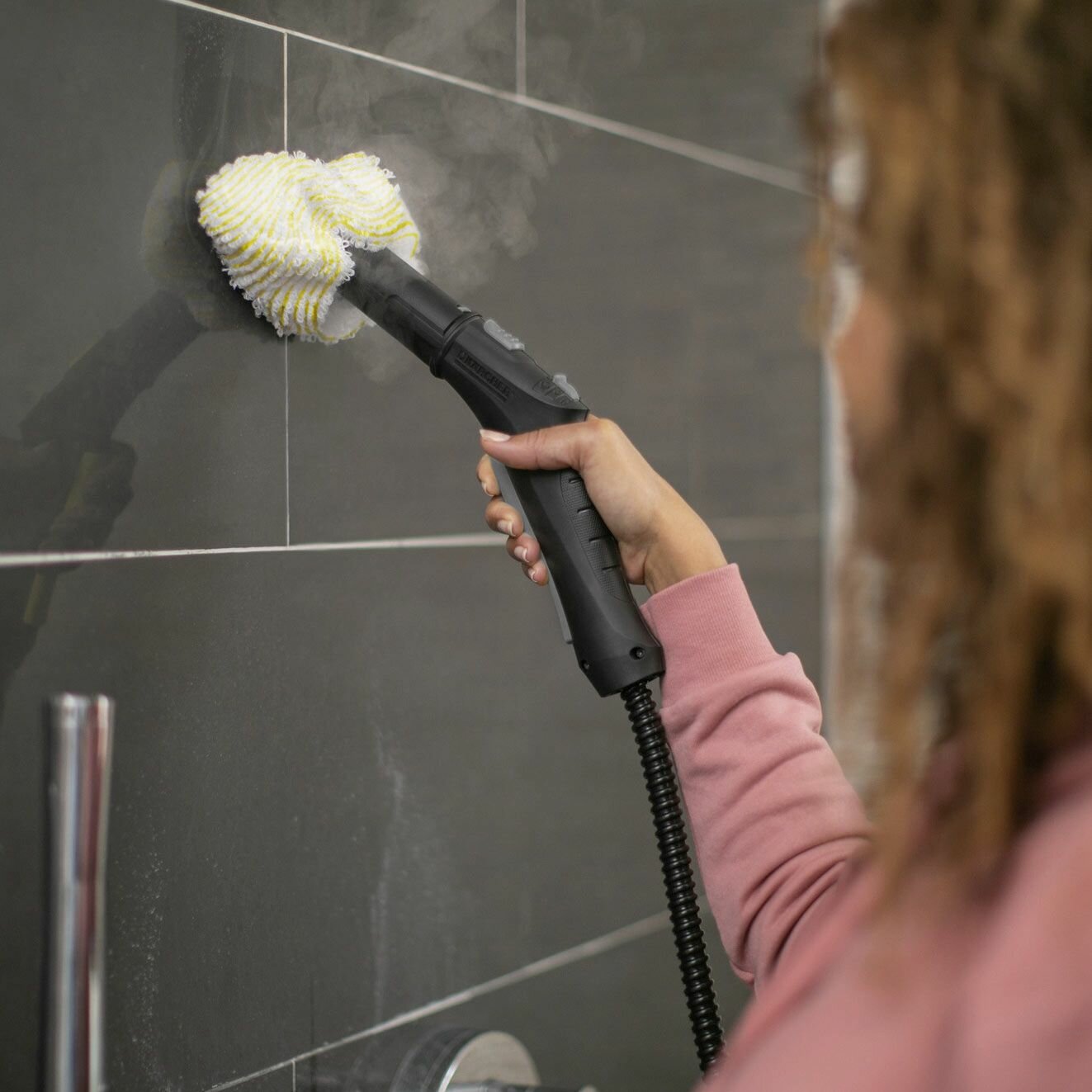 Пароочиститель для дома Karcher SC 2 EasyFix, белый + аксессуары VELERCART: насадки для окон и для чистки ковра, 2 салфетки для пола из микрофибры и 1 абразивная, 2 ручные обтяжки, 4 пластиковые щёточки и 2 латунные, щетка со скребком, мощное сопло