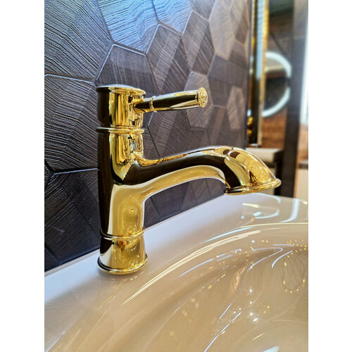 золотистый