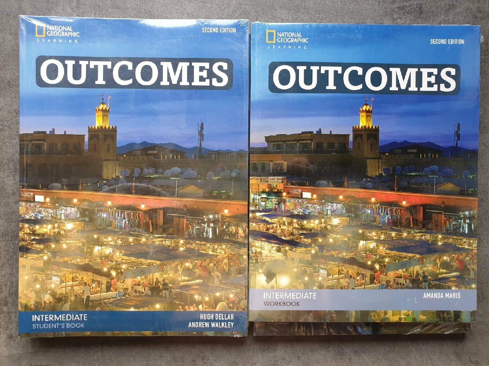 Комплект Outcomes Intermediate 2-nd edition: Student's book and Workbook (учебник и рабочая тетрадь, 2 книги) + CD-диск. National Geographic