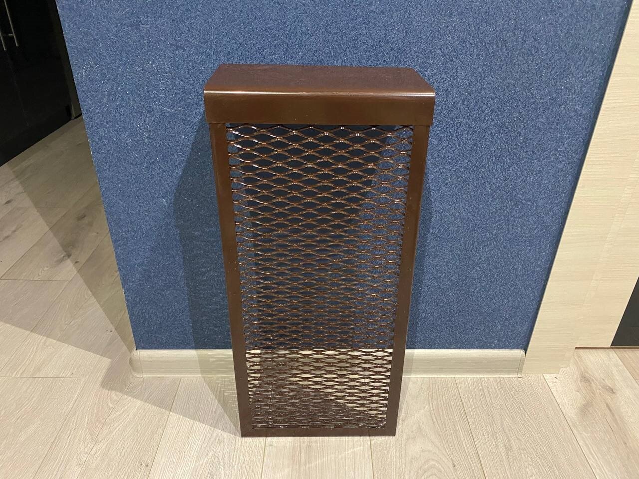 фото Экран для радиатора 3 секции коричневый