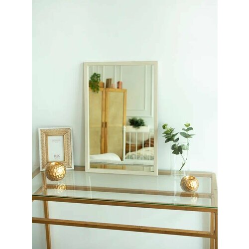 Зеркало настенное 40 на 60 в раме