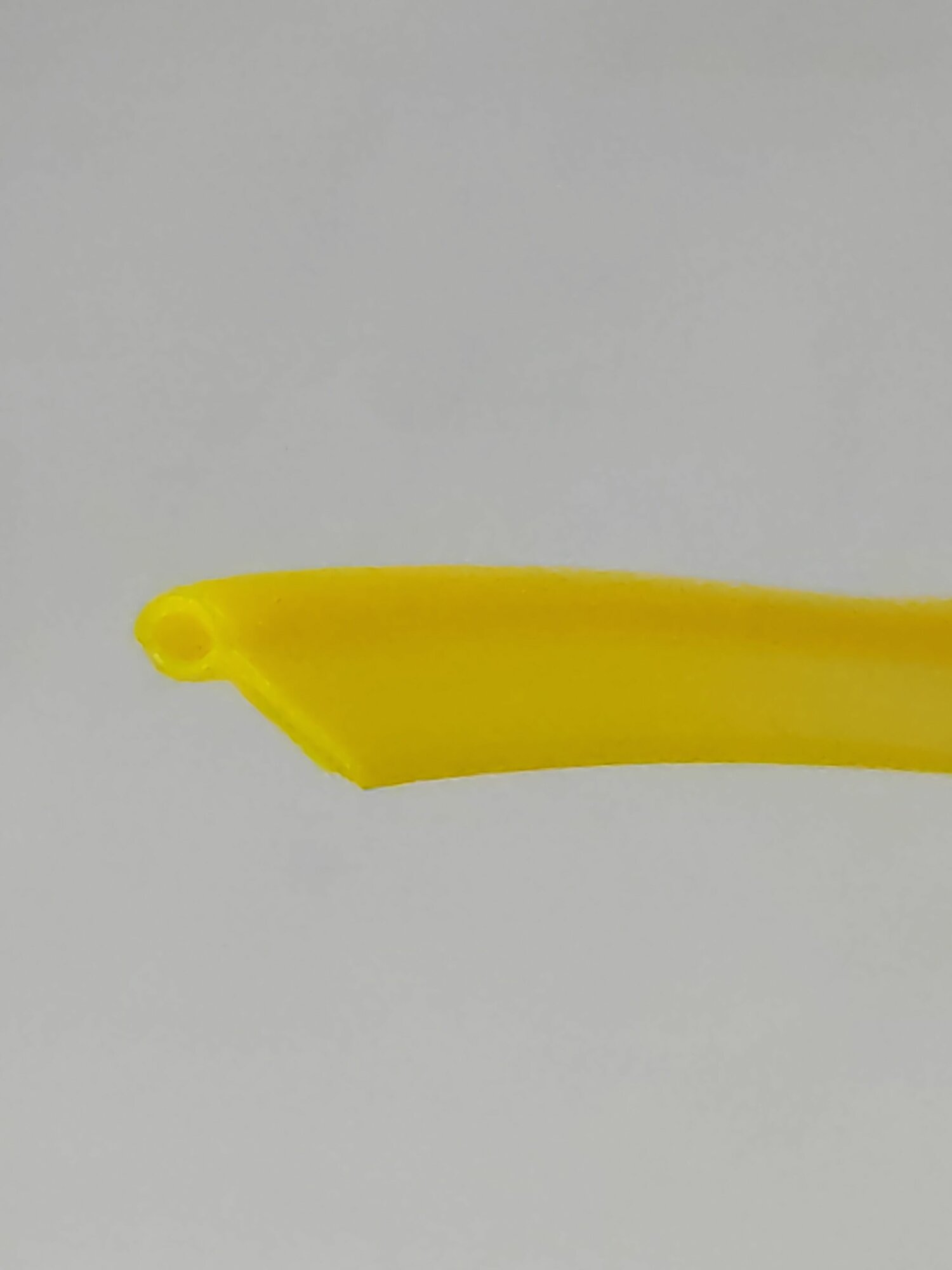 Кедер ( кант жилка шнек) для сумок авточехлов и одежды намотка 5м желтый(лимон)/размер: ширина головки 31мм; длина юбки 5.5мм